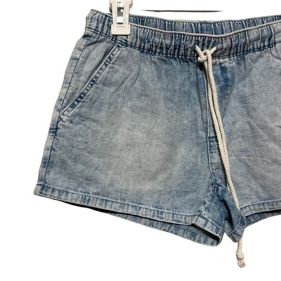 NWT aerie Light Wash Shorts - Picture 2 of 7